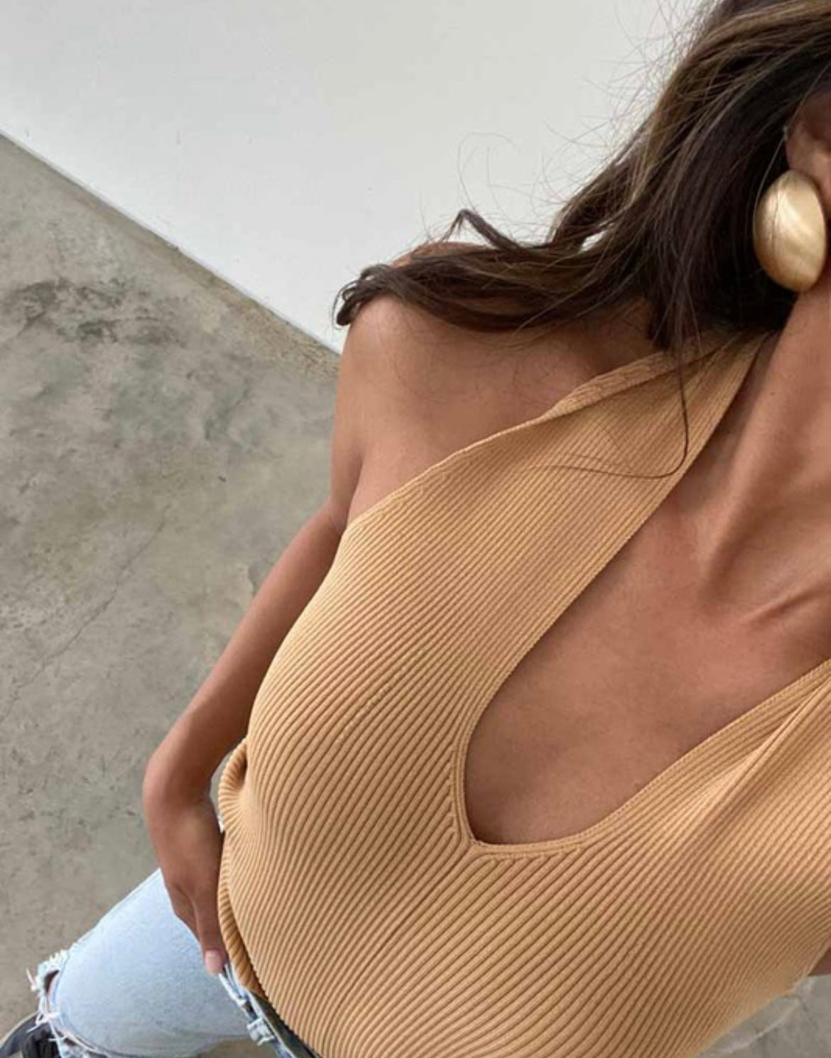 Cutout ribbed detailed tie halter top