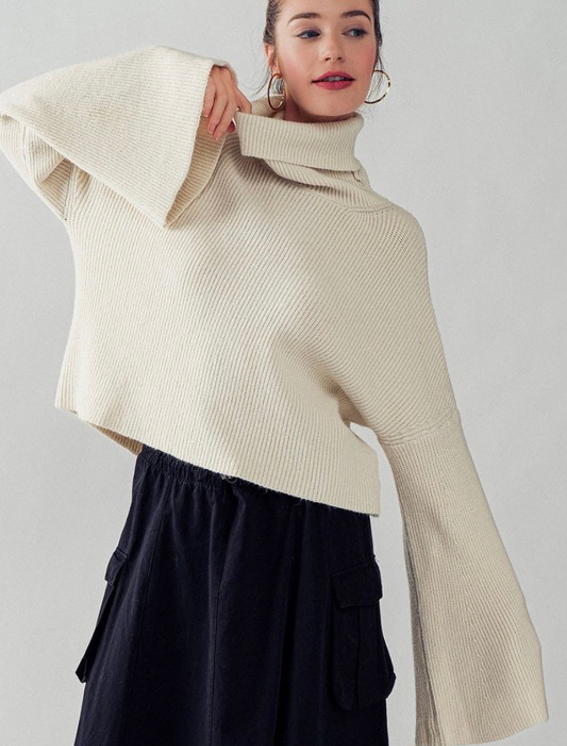 Bell sleeved rib knit turtleneck