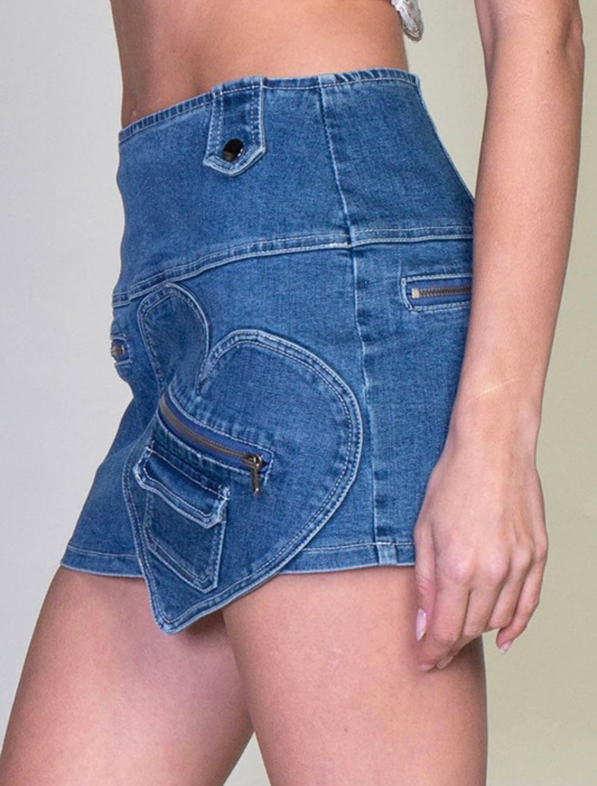 Heart patched cargo mini skirt