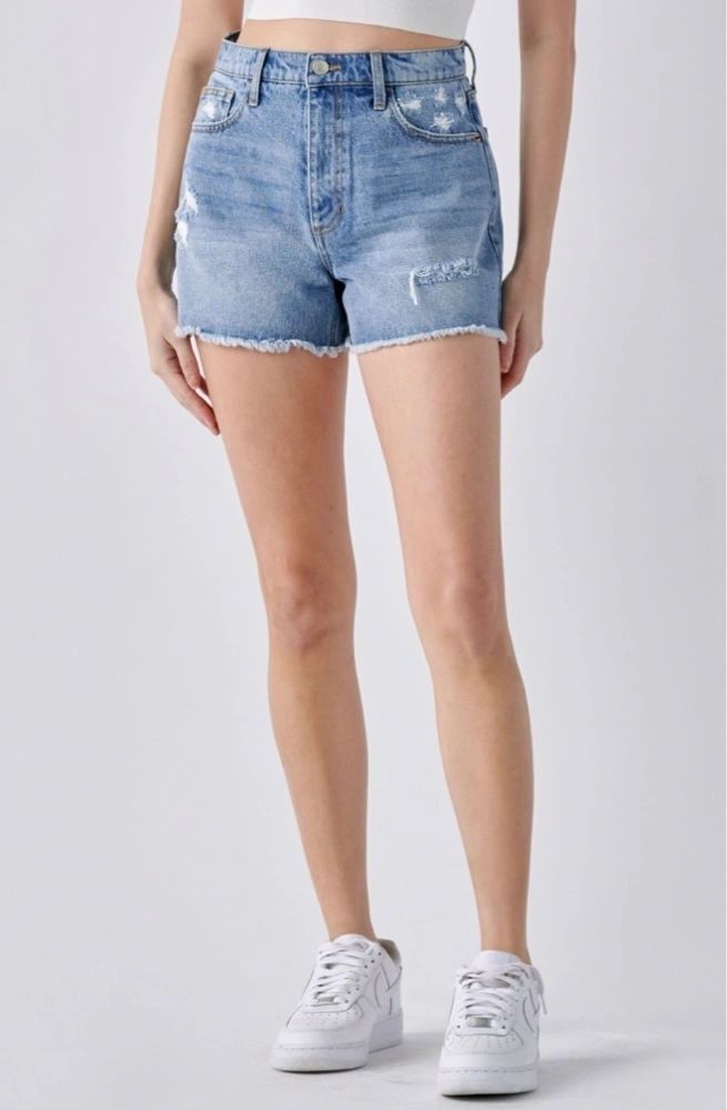 High rise distress mom short