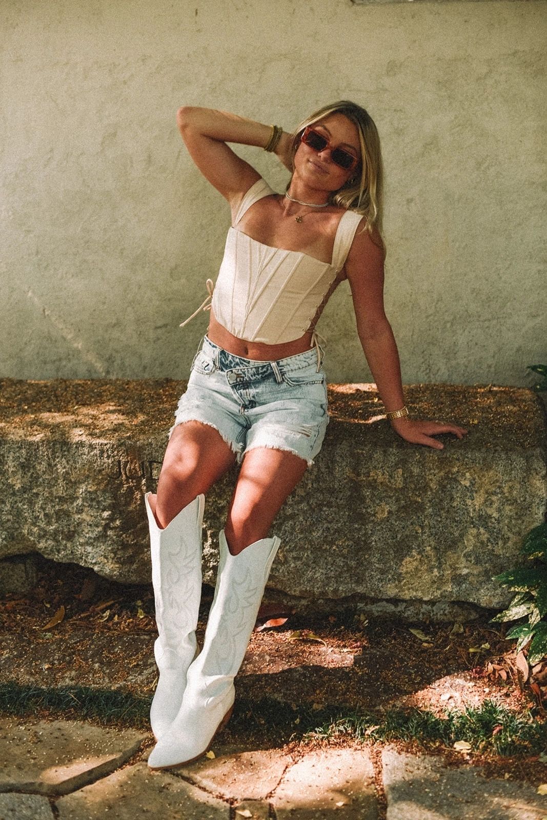 Asymmetrical buttoned washed mom short
