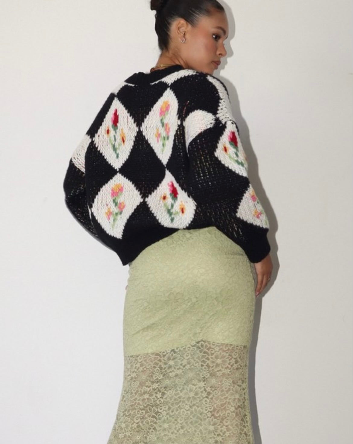 Vintage flower pattern sweater