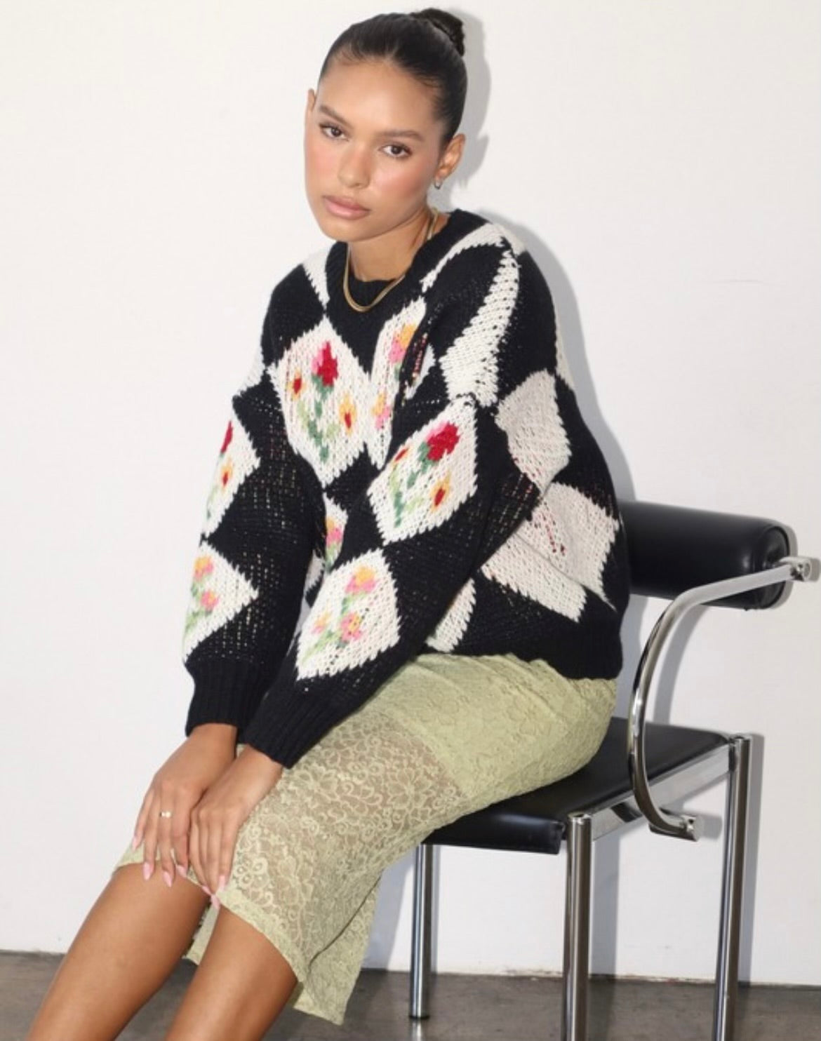 Vintage flower pattern sweater